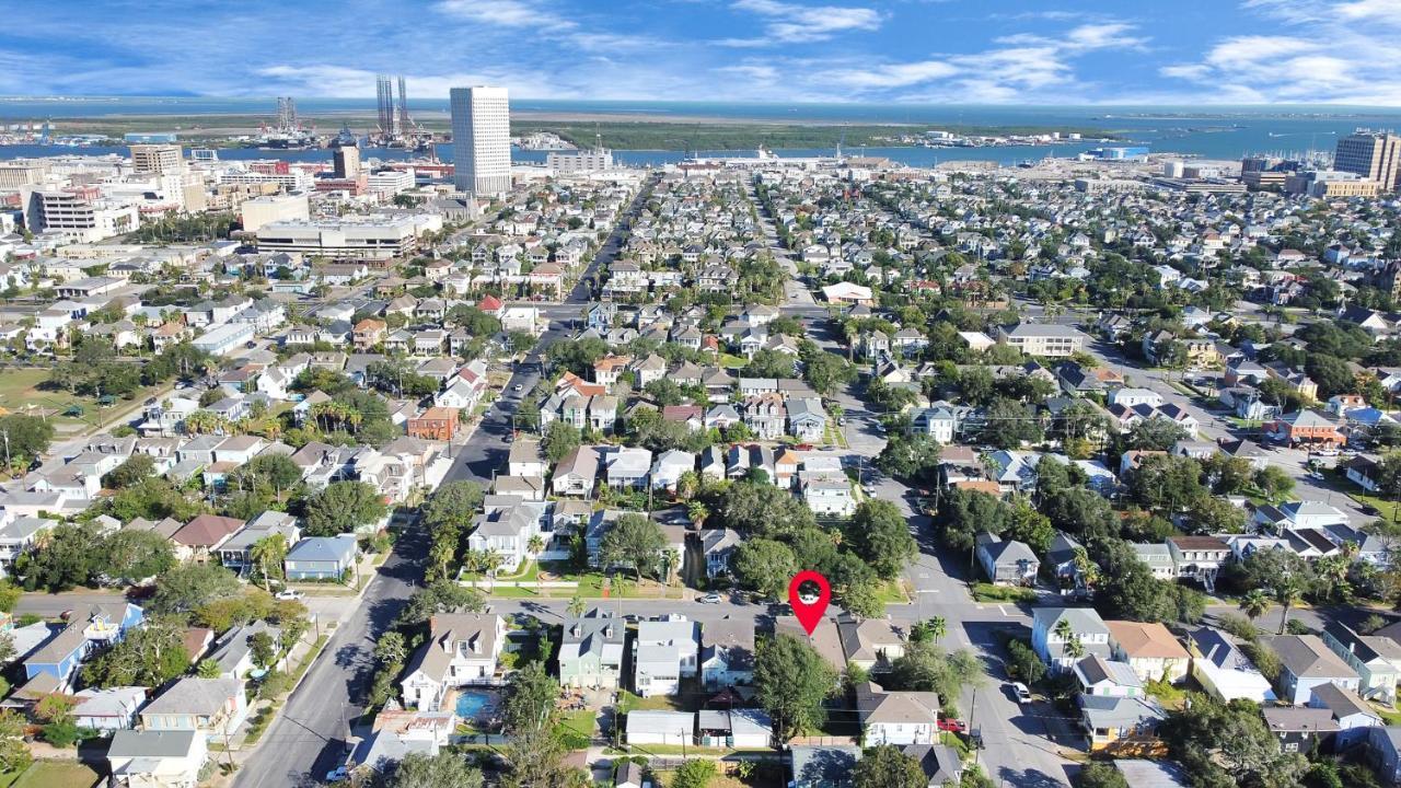2 Kitchens,2 Living Rooms,4 Bedrooms-Close To All! Galveston Kültér fotó