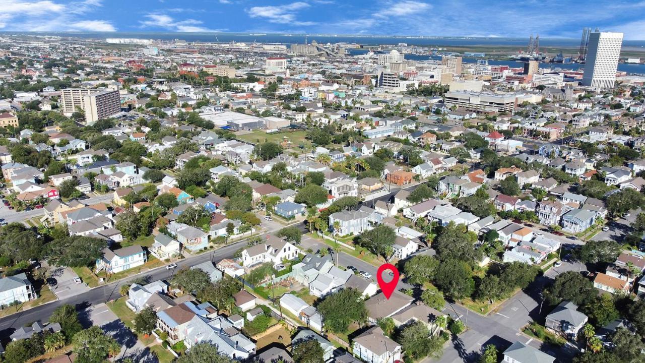 2 Kitchens,2 Living Rooms,4 Bedrooms-Close To All! Galveston Kültér fotó